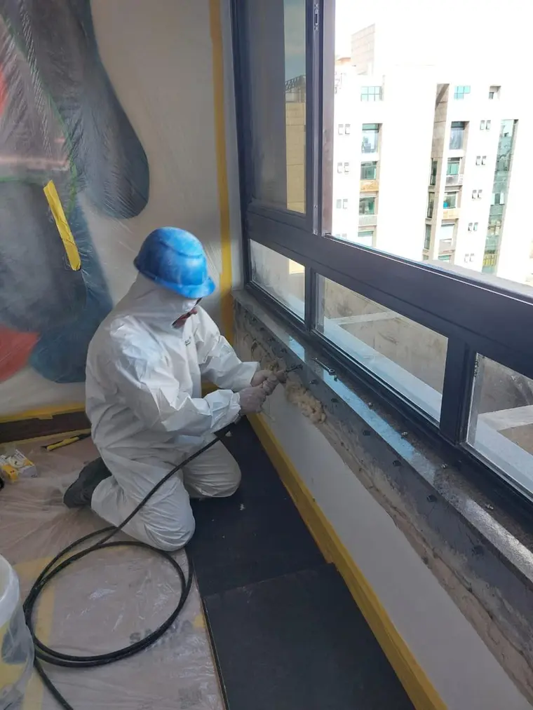 Injeção de poliuretano estrutural em galeria de drenagem.
